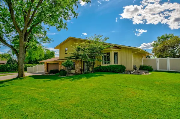 13491 Fairlawn CT, Apple Valley, MN 55124