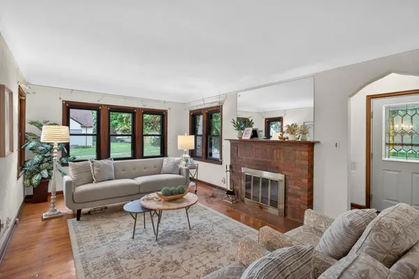 1262 Edgcumbe RD, Saint Paul, MN 55105