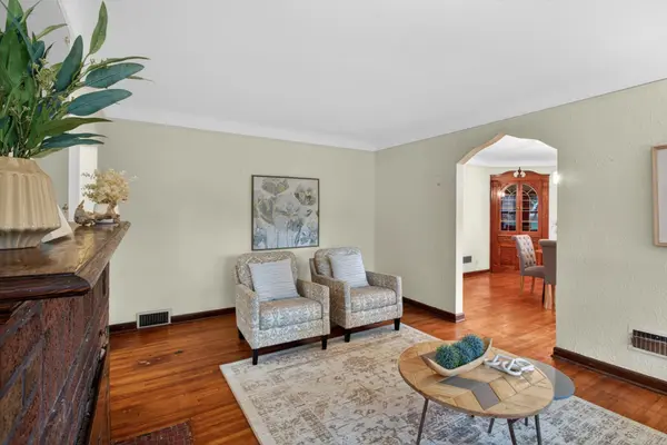 1262 Edgcumbe RD, Saint Paul, MN 55105