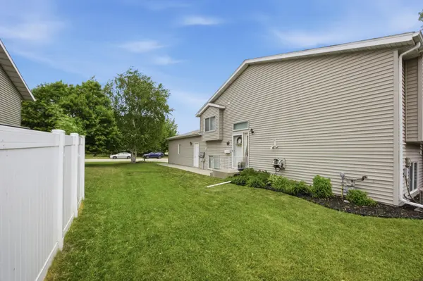 611 36th AVE S, Moorhead, MN 56560