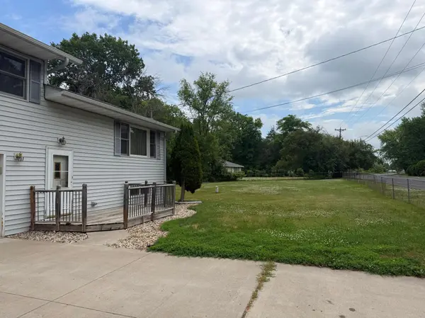 12140 Lake LN, Lindstrom, MN 55045