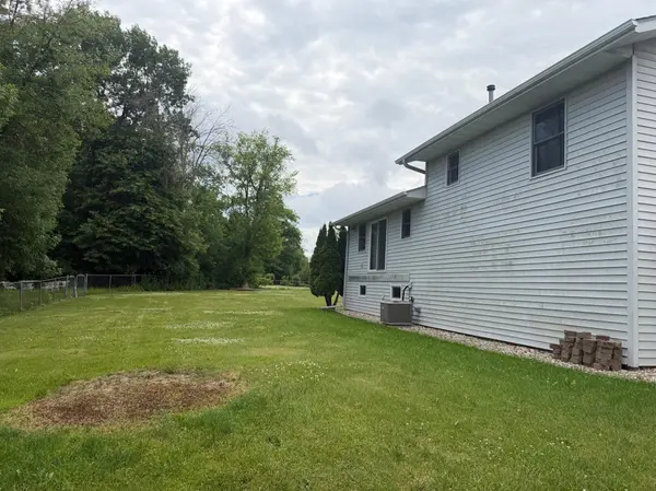 12140 Lake LN, Lindstrom, MN 55045