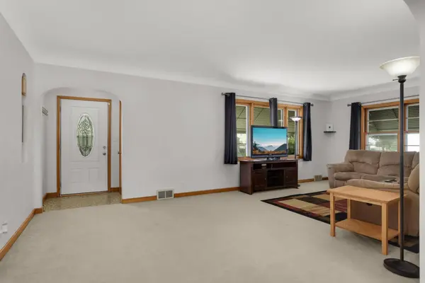 1975 Fremont AVE E, Saint Paul, MN 55119