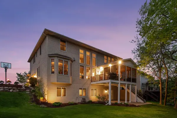 1800 Carriage DR, Victoria, MN 55386