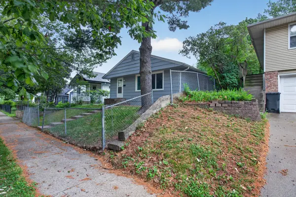 2046 Reaney AVE E, Saint Paul, MN 55119