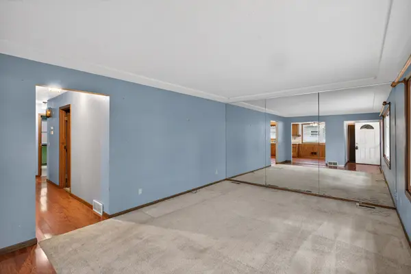 2046 Reaney AVE E, Saint Paul, MN 55119