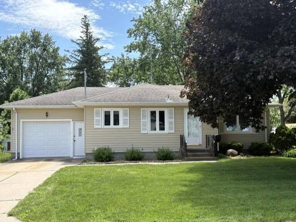 512 SE 9th AVE, Waseca, MN 56093