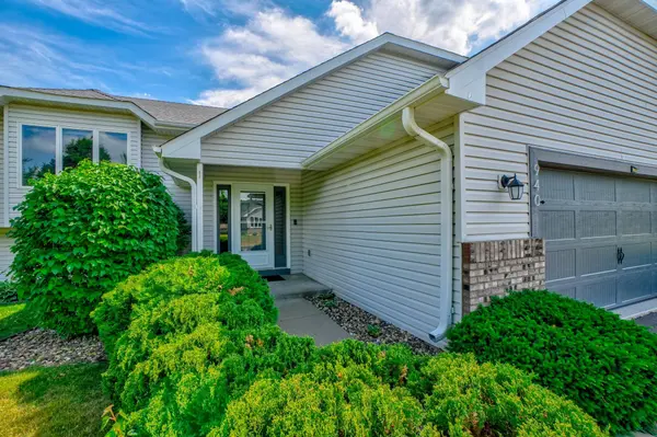 940 Leroy LN, River Falls, WI 54022