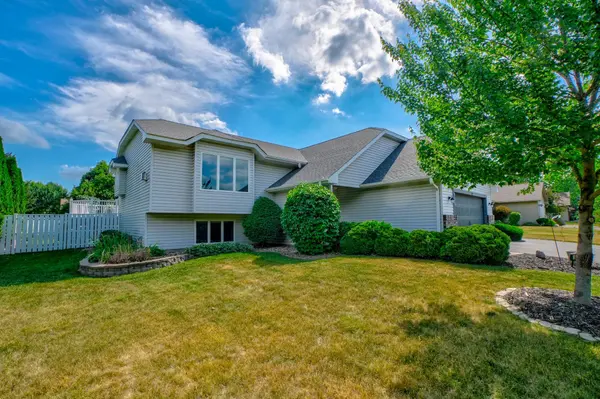 940 Leroy LN, River Falls, WI 54022