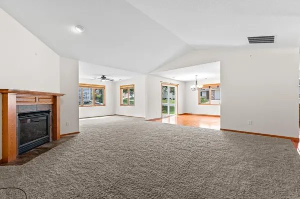 703 15 1/2 AVE NW, Kasson, MN 55944