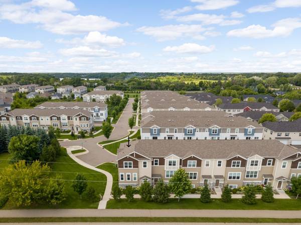 887 Roselyn DR, Victoria, MN 55386