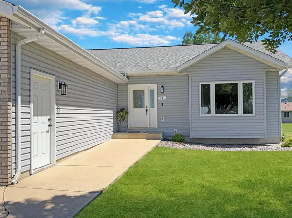 211 Rainbow DR, Marshall, MN 56258