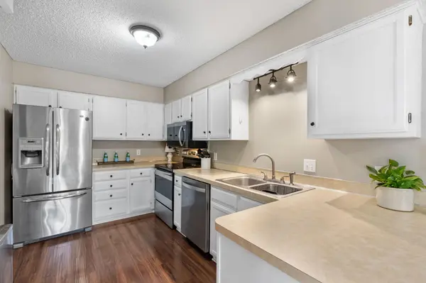3859 Dolomite DR, Eagan, MN 55122