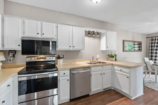 3859 Dolomite DR, Eagan, MN 55122