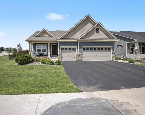 1321 Chestnut CIR,  Carver,  MN 55315