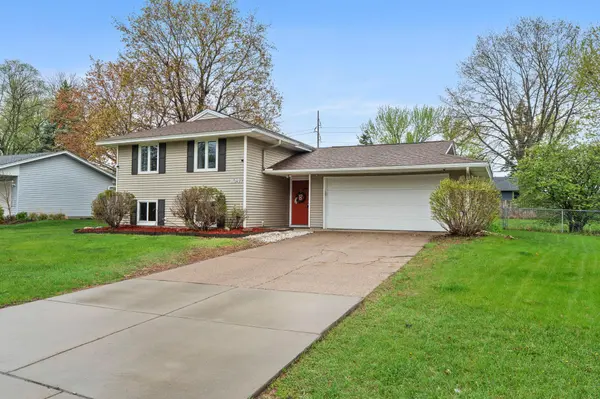 1047 Lowell DR, Apple Valley, MN 55124