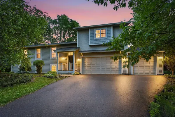 785 Santa Vera DR, Chanhassen, MN 55317