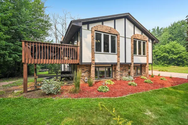 1921 194th AVE NE, Cedar, MN 55011