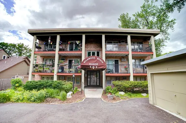 101 Wildwood Beach RD #2, Mahtomedi, MN 55115