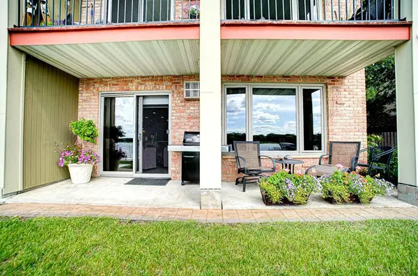 101 Wildwood Beach RD #2, Mahtomedi, MN 55115