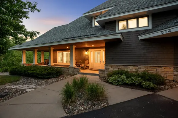 914 Jewel AVE N, Lake Elmo, MN 55042