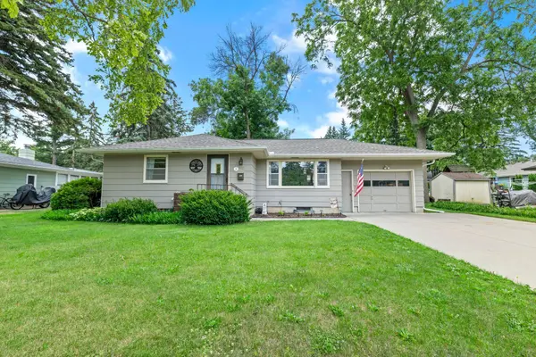 512 Woodley ST E, Northfield, MN 55057