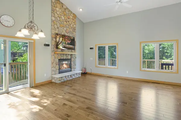 6926 Taylor DR, Savage, MN 55378