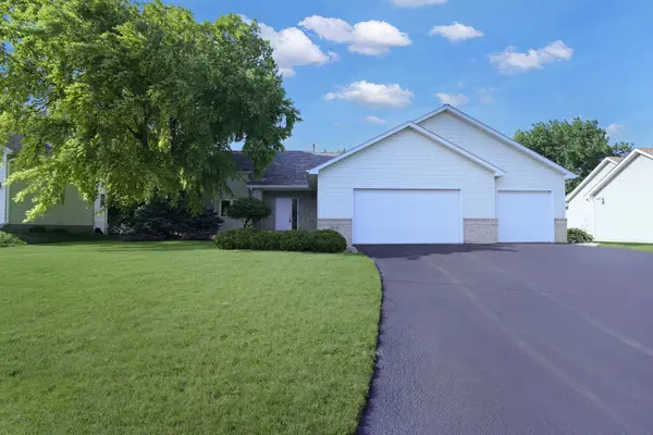 6926 Taylor DR, Savage, MN 55378