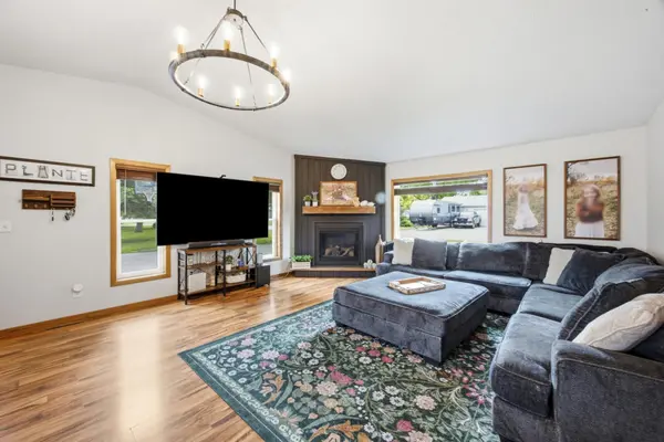 325 2nd ST S, Casselton, ND 58012