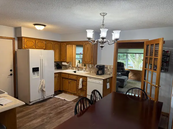 1340 Carriage LN S, Cambridge, MN 55008