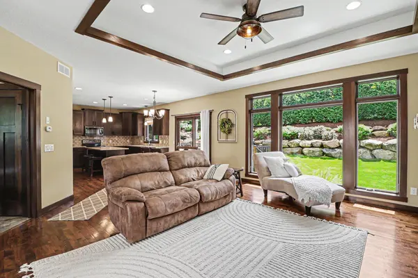 1120 Park LN SE, New Prague, MN 56071