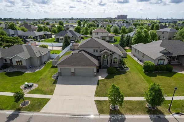 1913 Pentland ST, West Fargo, ND 58078