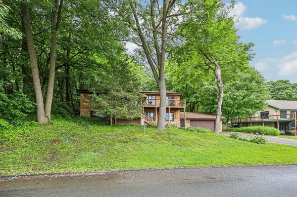 6680 Lotus TRL, Chanhassen, MN 55317