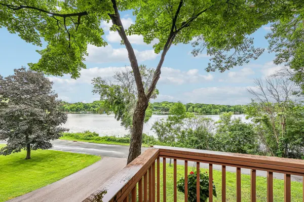 6680 Lotus TRL, Chanhassen, MN 55317