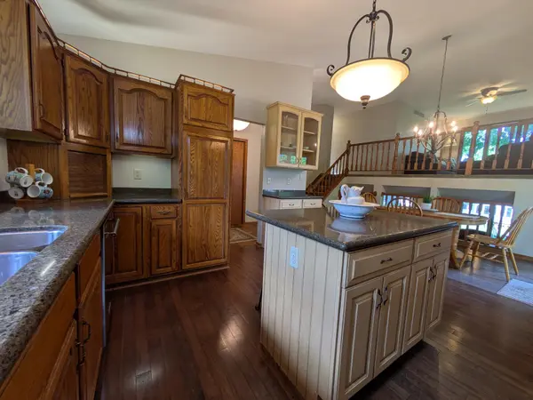 8427 Cooper WAY, Inver Grove Heights, MN 55076