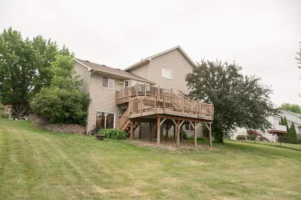 343 Pendryn Hill Curve, Woodbury, MN 55125