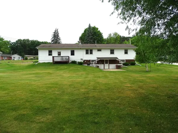 922 Auth ST, Durand, WI 54736