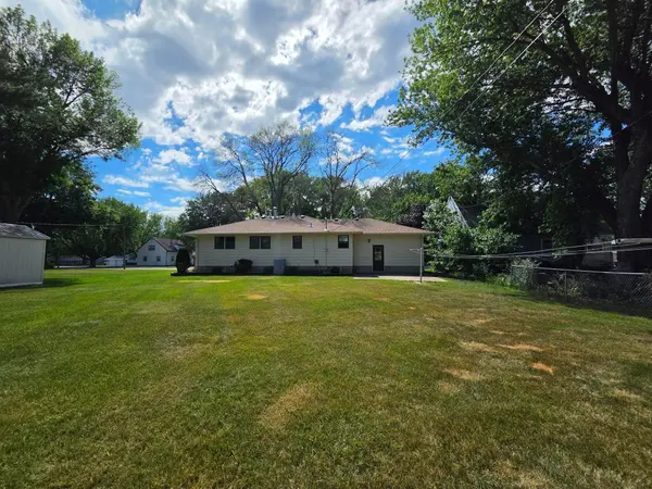 2202 Windsor RD, Albert Lea, MN 56007
