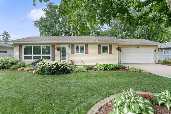 576 Phelps ST, Owatonna, MN 55060