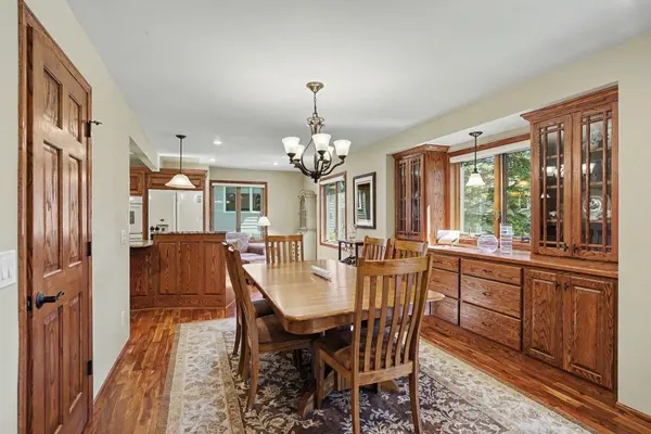 7016 Beacon CIR, Eden Prairie, MN 55346