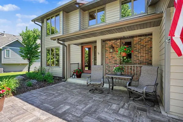 7016 Beacon CIR, Eden Prairie, MN 55346