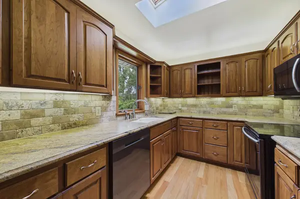 2918 Oakland RD, Hopkins, MN 55305
