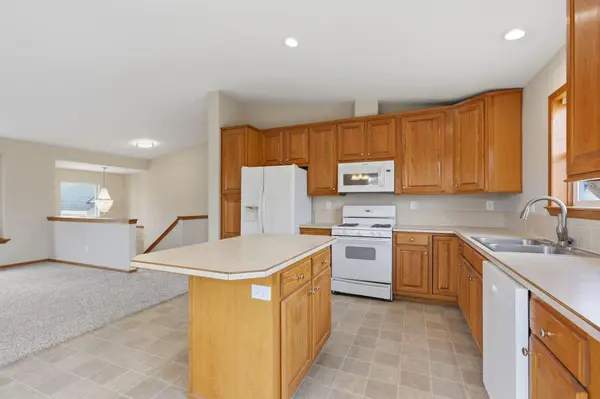 808 Cologne LN, Waverly, MN 55390