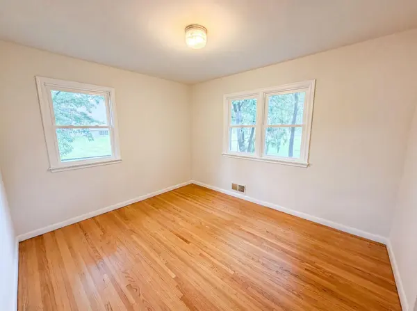 1587 Hudson RD, Saint Paul, MN 55106
