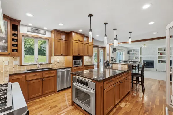 3730 Urbandale LN N, Plymouth, MN 55446