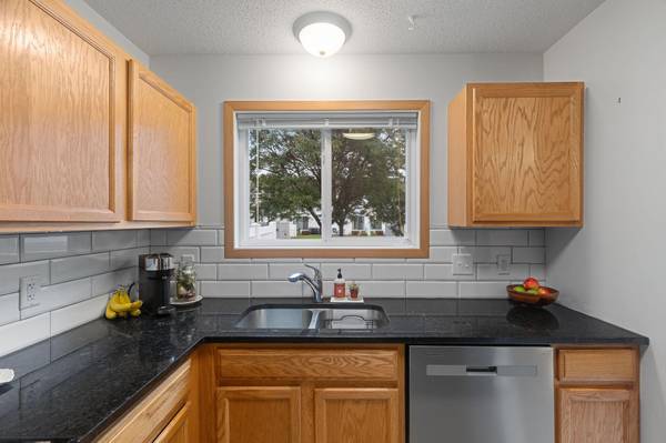 15548 Flyboat LN, Apple Valley, MN 55124
