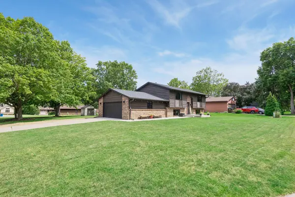 7862 Polaris LN N, Maple Grove, MN 55311