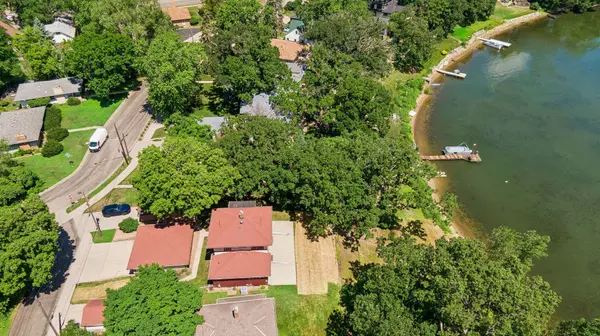 3940 Lake Curve AVE N, Robbinsdale, MN 55422
