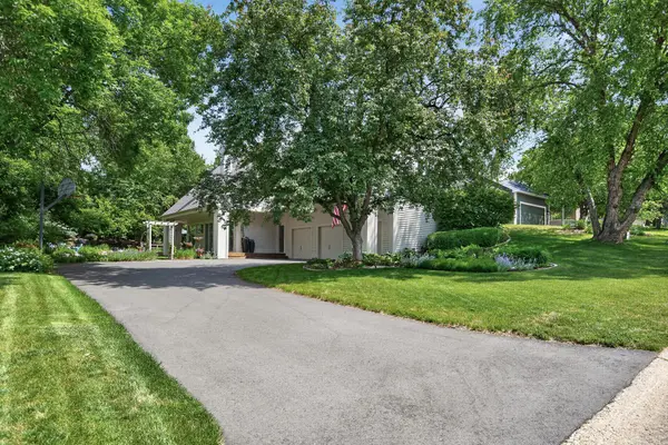 10984 Jackson DR, Eden Prairie, MN 55347
