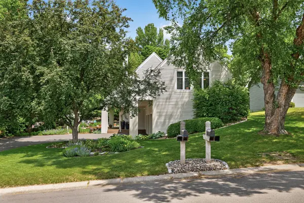 10984 Jackson DR, Eden Prairie, MN 55347